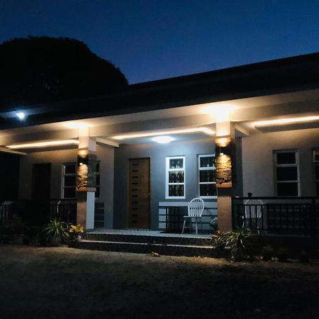 Richville Little Boracay Guest House Calatagan Esterno foto