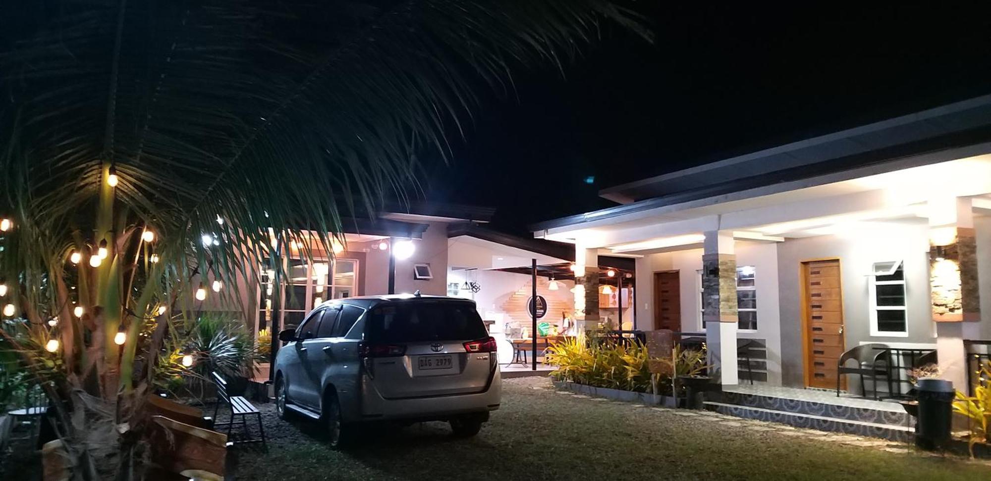Richville Little Boracay Guest House Calatagan Esterno foto